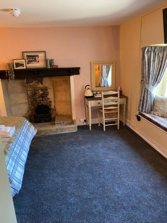 Bear Inn - Bisley Bisley  Dış mekan fotoğraf