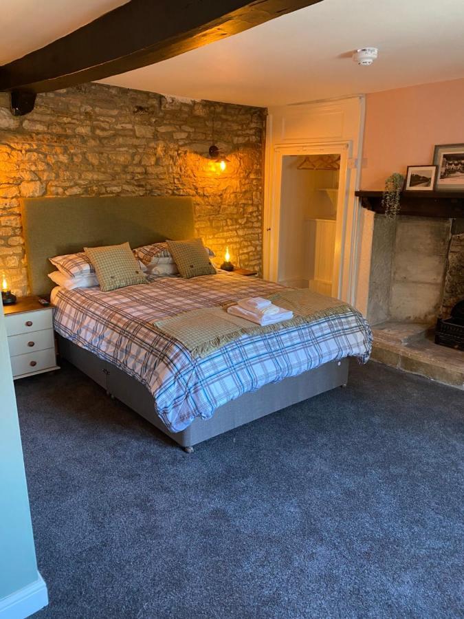 Bear Inn - Bisley Bisley  Dış mekan fotoğraf