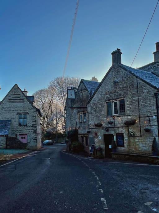 Bear Inn - Bisley Bisley  Dış mekan fotoğraf
