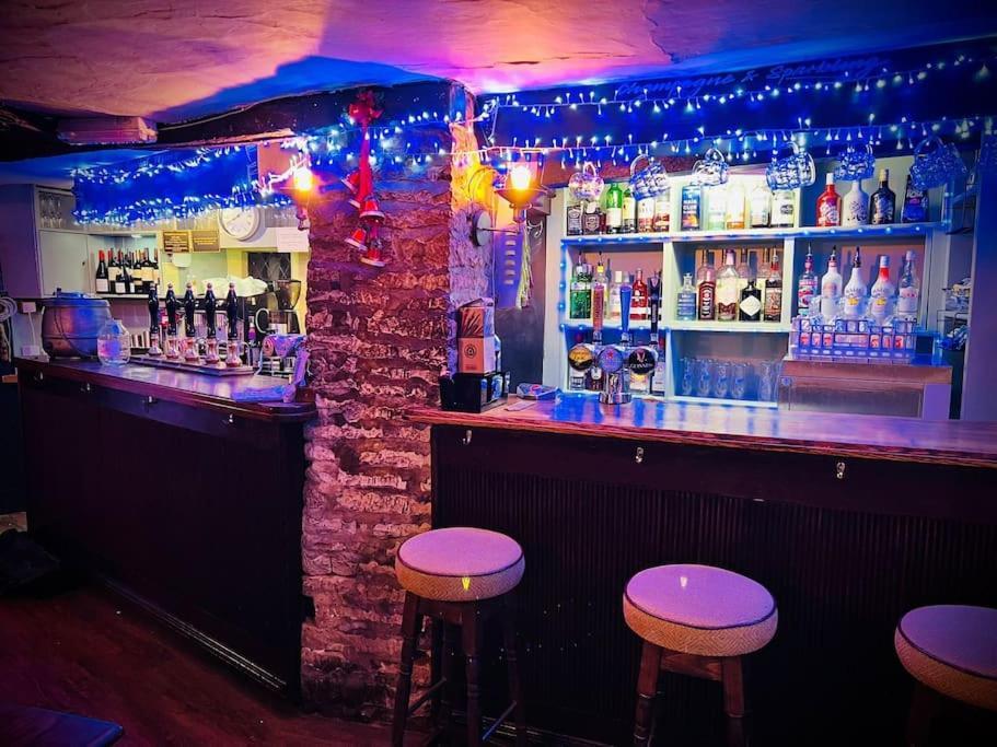 Bear Inn - Bisley Bisley  Dış mekan fotoğraf