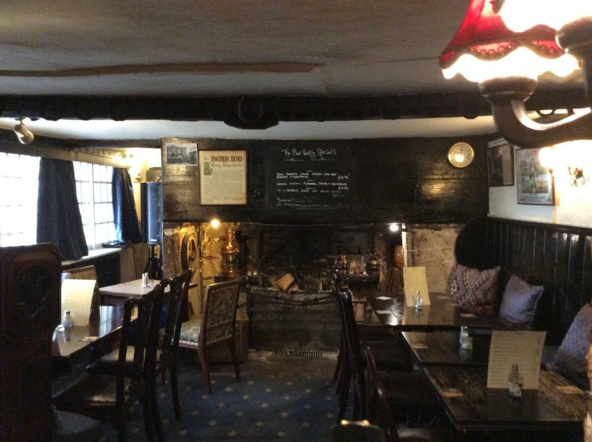 Bear Inn - Bisley Bisley  Dış mekan fotoğraf
