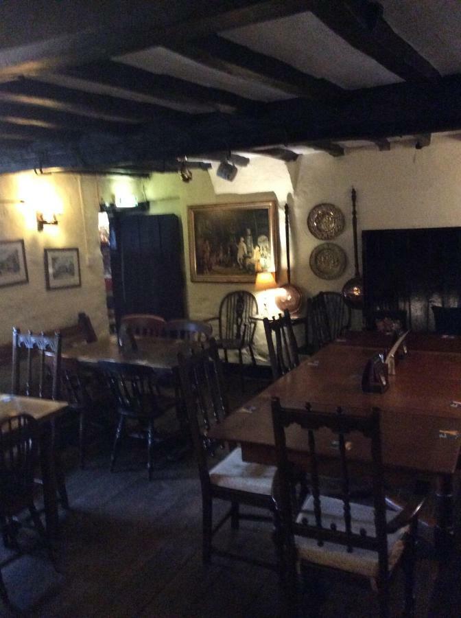 Bear Inn - Bisley Bisley  Dış mekan fotoğraf