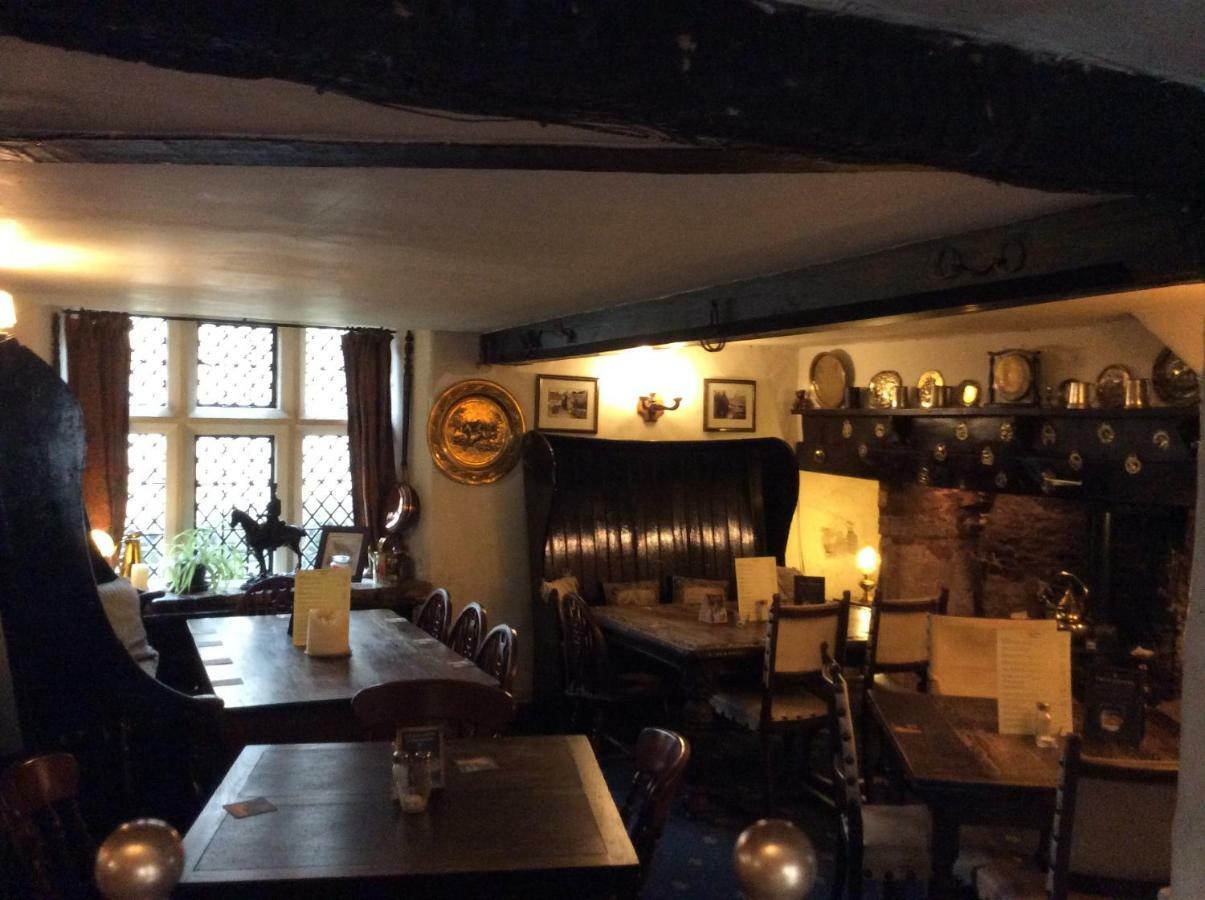 Bear Inn - Bisley Bisley  Dış mekan fotoğraf